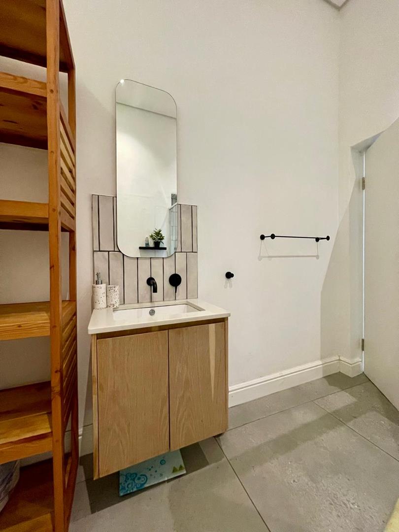 To Let 2 Bedroom Property for Rent in Woodstock Western Cape
